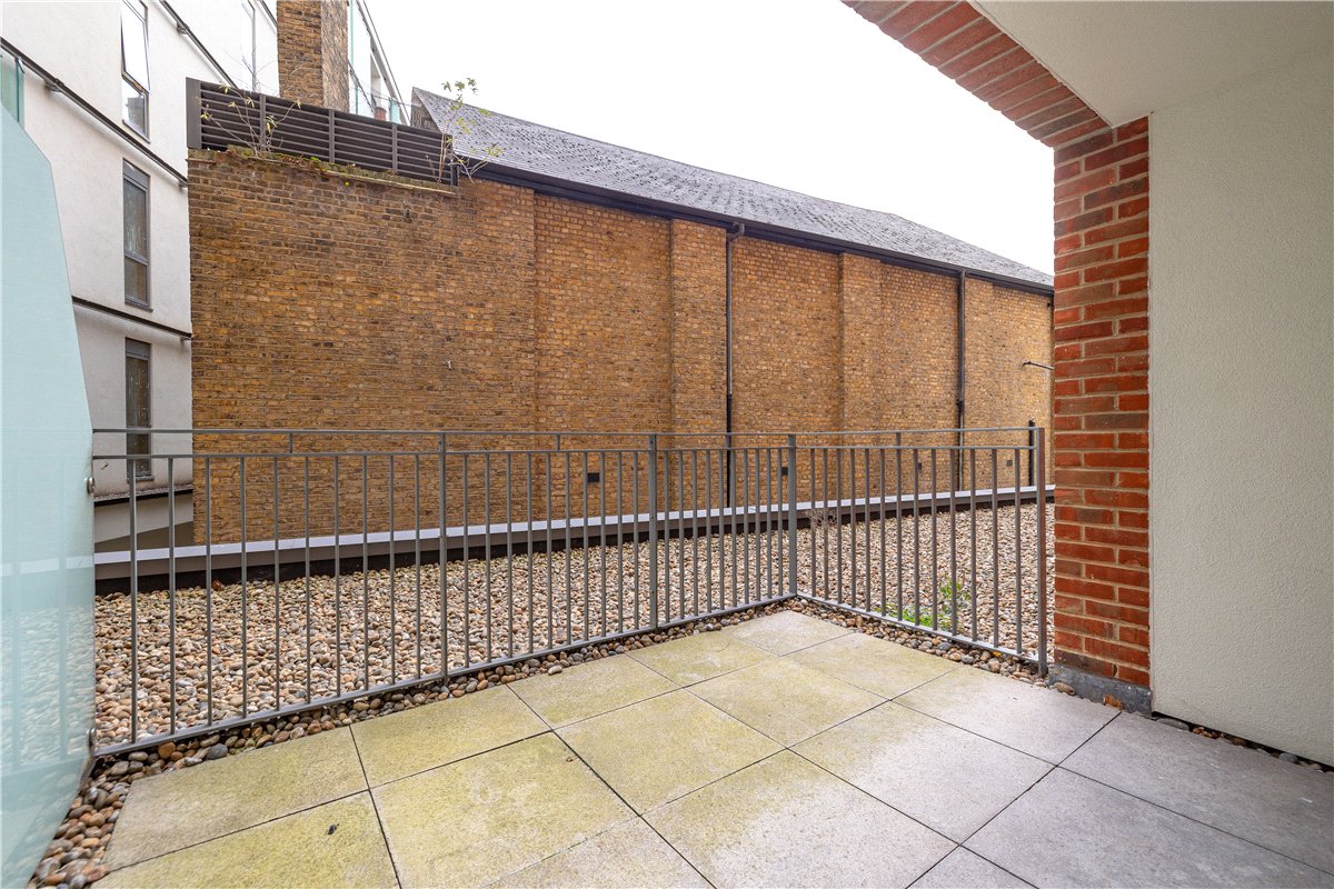 1 bedroom flat, Hardwicks Square, London SW18 - Available