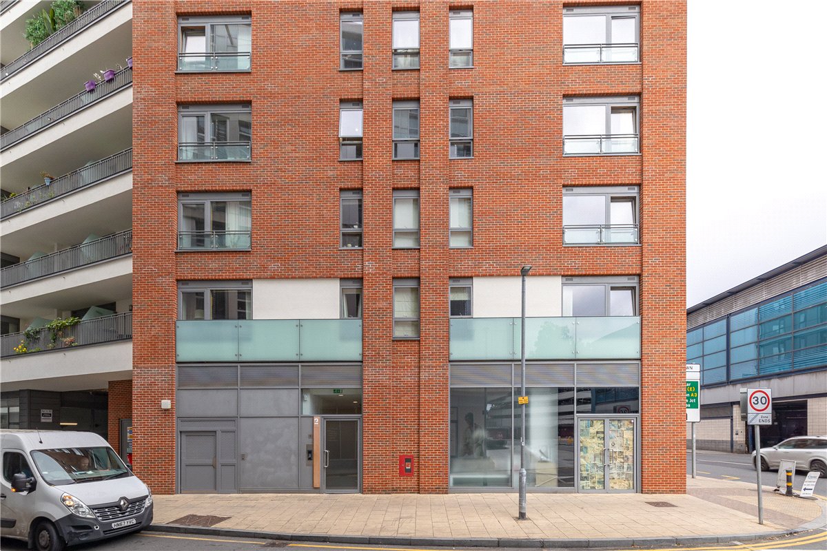 1 bedroom flat, Hardwicks Square, London SW18 - Available