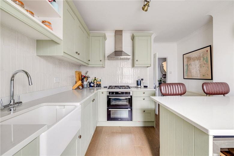 1 bedroom flat, Merton Road, London SW18 - Available