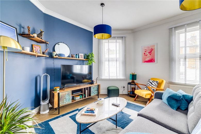 1 bedroom flat, Merton Road, London SW18 - Available