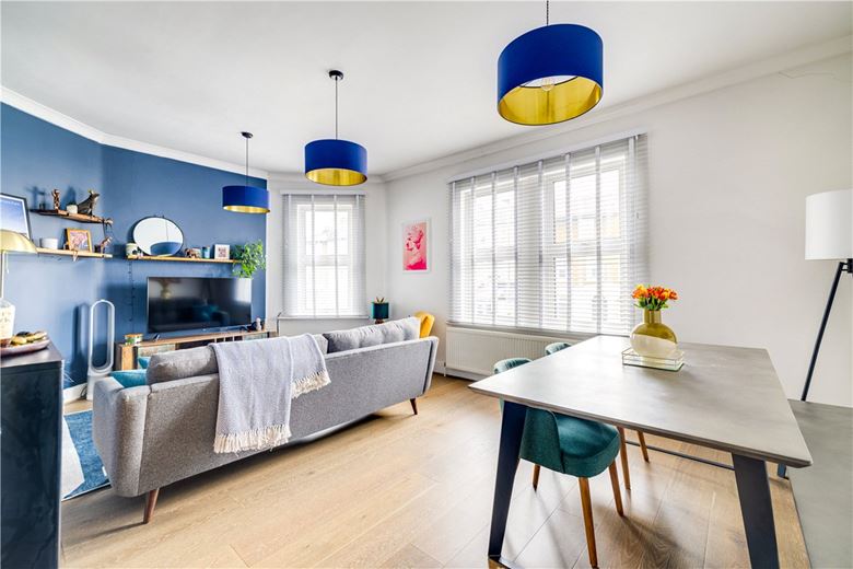 1 bedroom flat, Merton Road, London SW18 - Available