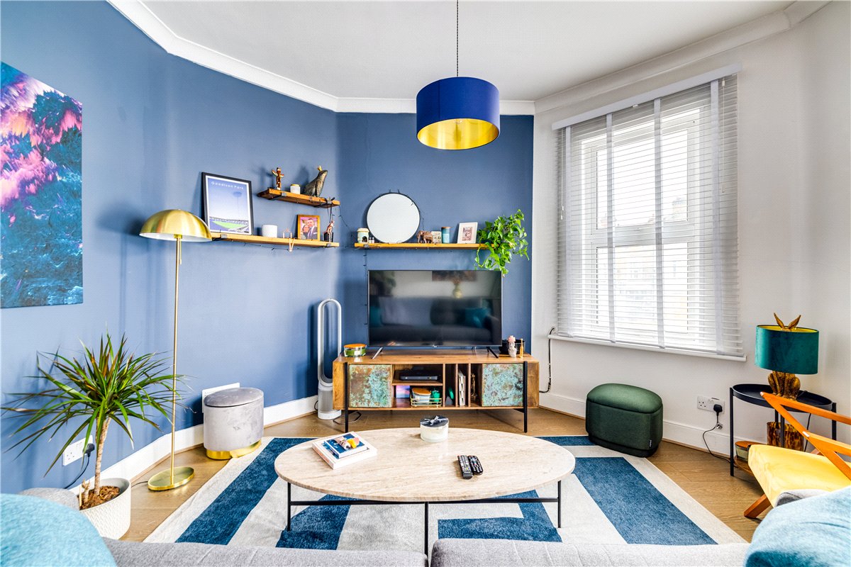 1 bedroom flat, Merton Road, London SW18 - Available