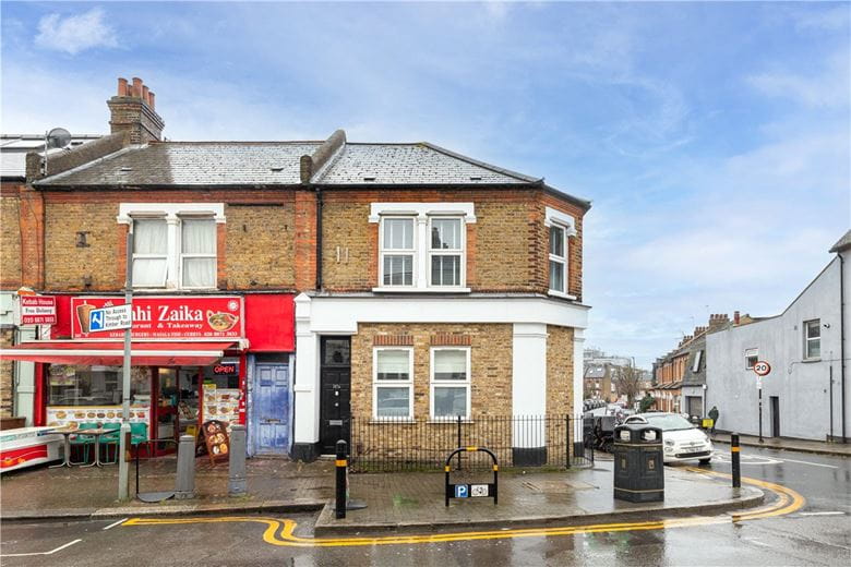 1 bedroom flat, Merton Road, London SW18 - Available