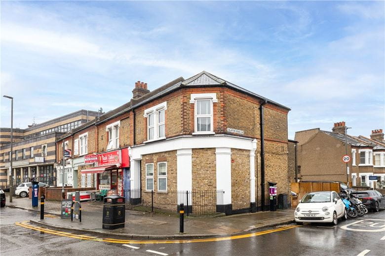 1 bedroom flat, Merton Road, London SW18 - Available