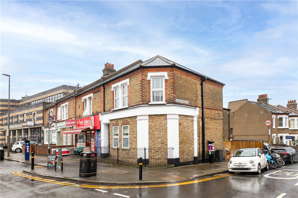 1 bedroom flat, Merton Road, London SW18 - Available