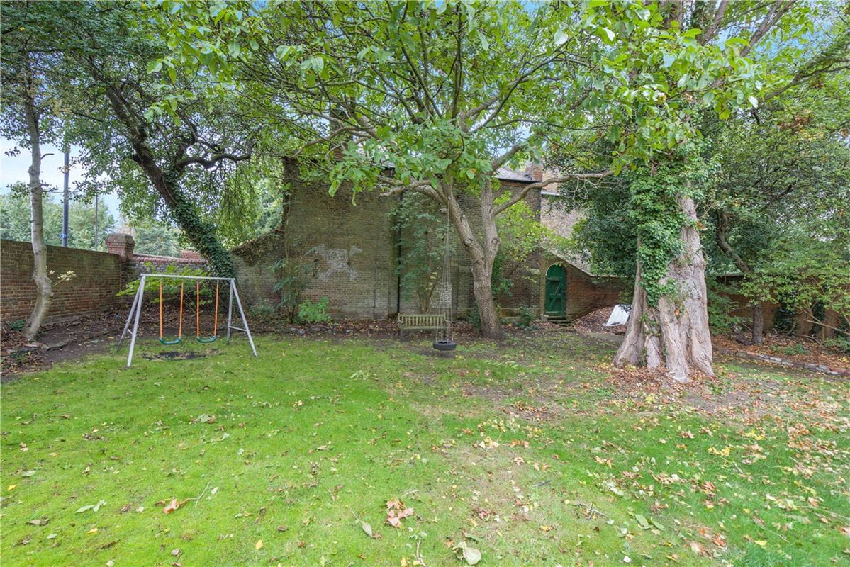 5 bedroom house, Roehampton Vale, London SW15 - Available