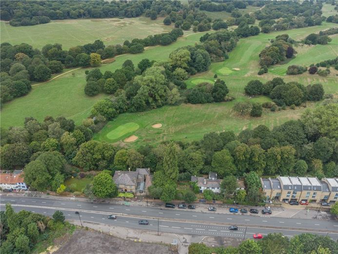  bedroom , Roehampton Vale, London SW15 - Available