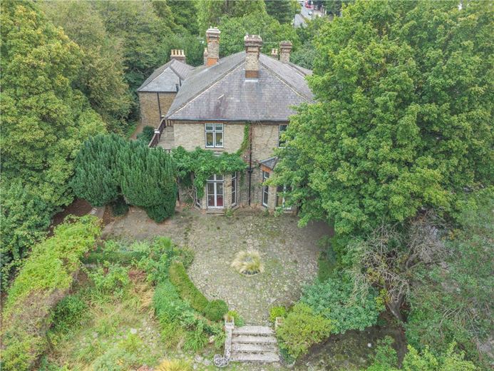  bedroom , Roehampton Vale, London SW15 - Available