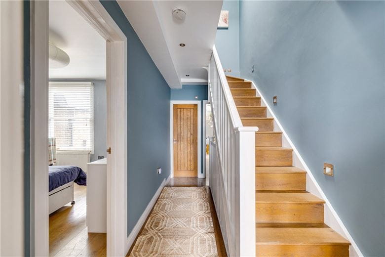 3 bedroom flat, Trentham Street, London SW18 - Available