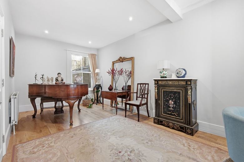 5 bedroom house, Second Avenue, London SW14 - Sold STC