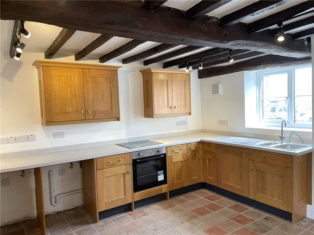 3 bedroom house, Wrexham Road, Pontblyddyn CH7 - Available