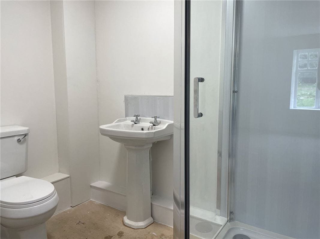 3 bedroom house, Wrexham Road, Pontblyddyn CH7 - Available