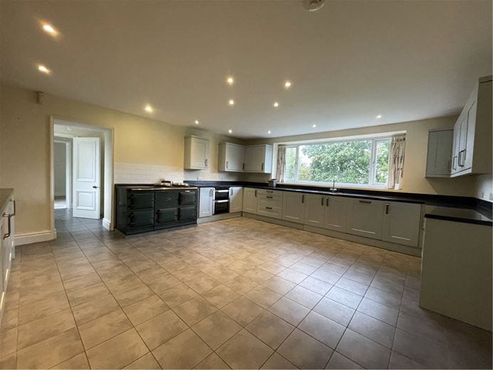 6 bedroom , Chirk, Wrexham LL14 - Available