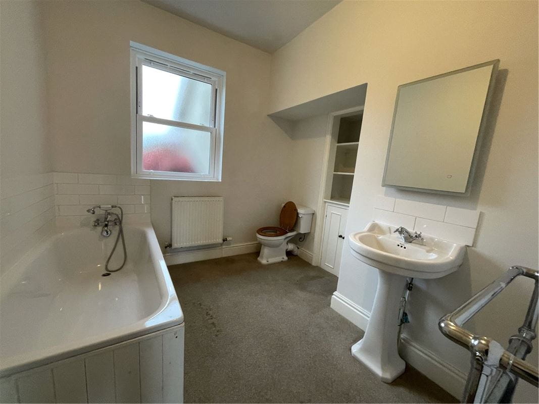 6 bedroom , Chirk, Wrexham LL14 - Available