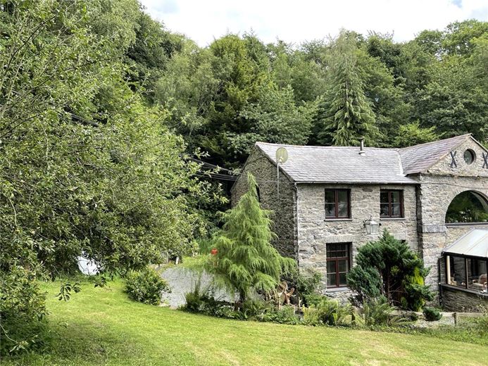 2 bedroom flat, Ffordd Pennant, Eglwysbach LL28 - Available