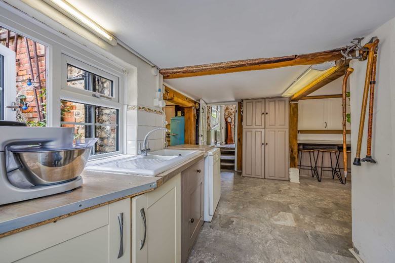 5 bedroom house, Hunston Mill House & Cottages, Selsey Road PO20 - Available