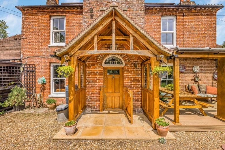 5 bedroom house, Hunston Mill House & Cottages, Selsey Road PO20 - Available