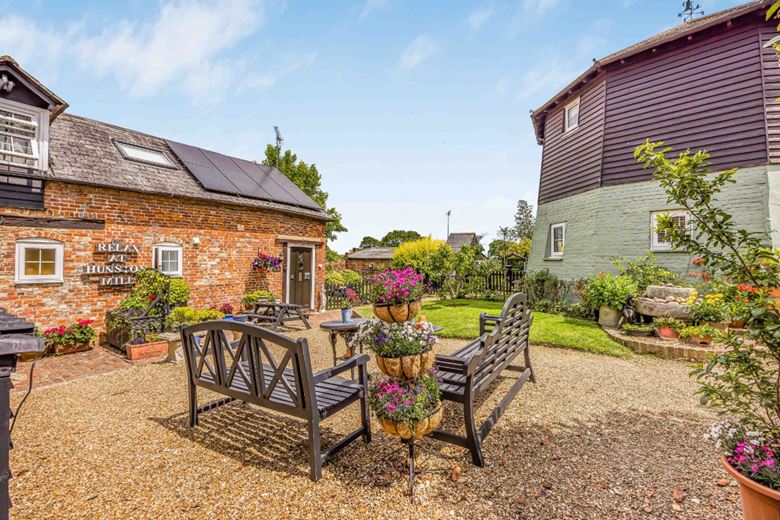 5 bedroom house, Hunston Mill House & Cottages, Selsey Road PO20 - Available