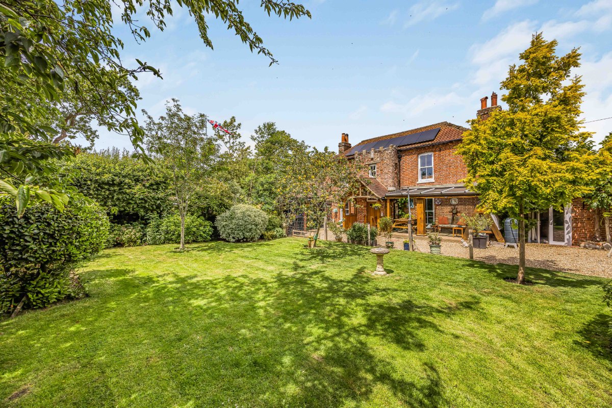 5 bedroom house, Hunston Mill House & Cottages, Selsey Road PO20 - Available