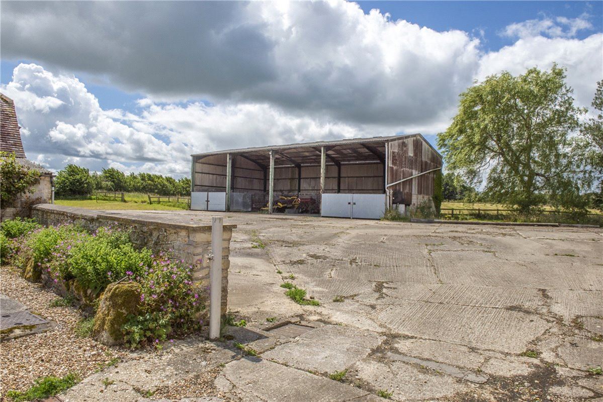  bedroom house, Moorside, Sturminster Newton DT10 - Available