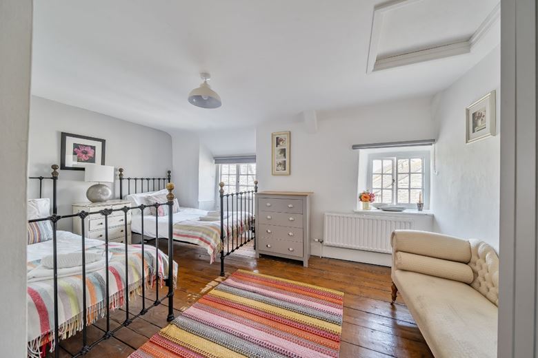 8 bedroom house, High Street, Swanage BH19 - Available