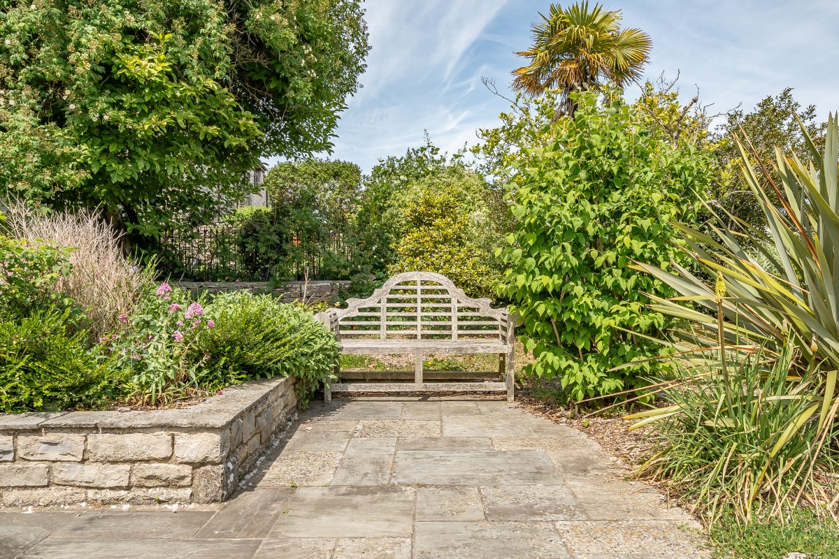 8 bedroom house, High Street, Swanage BH19 - Available