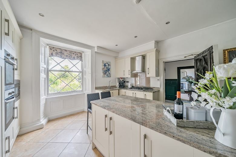 8 bedroom house, High Street, Swanage BH19 - Available