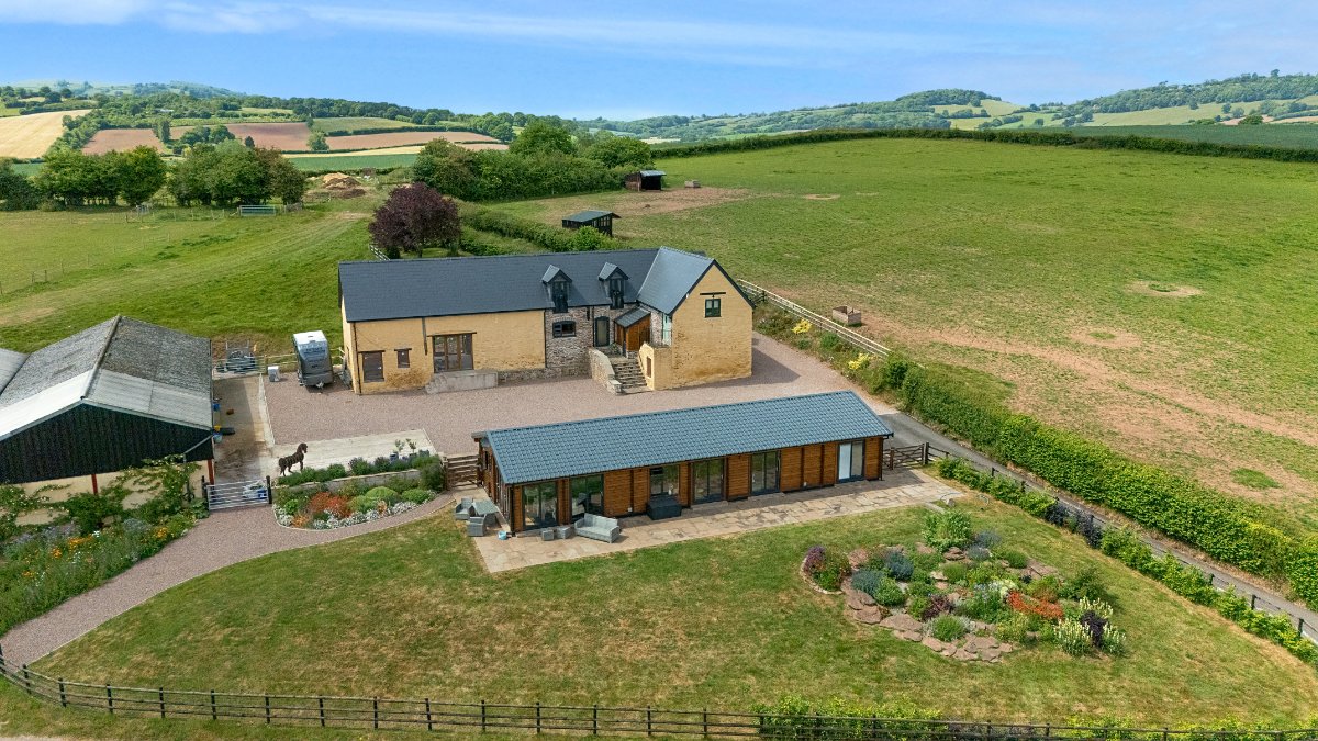 9 bedroom house, St. Weonards, Hereford HR2 - Available