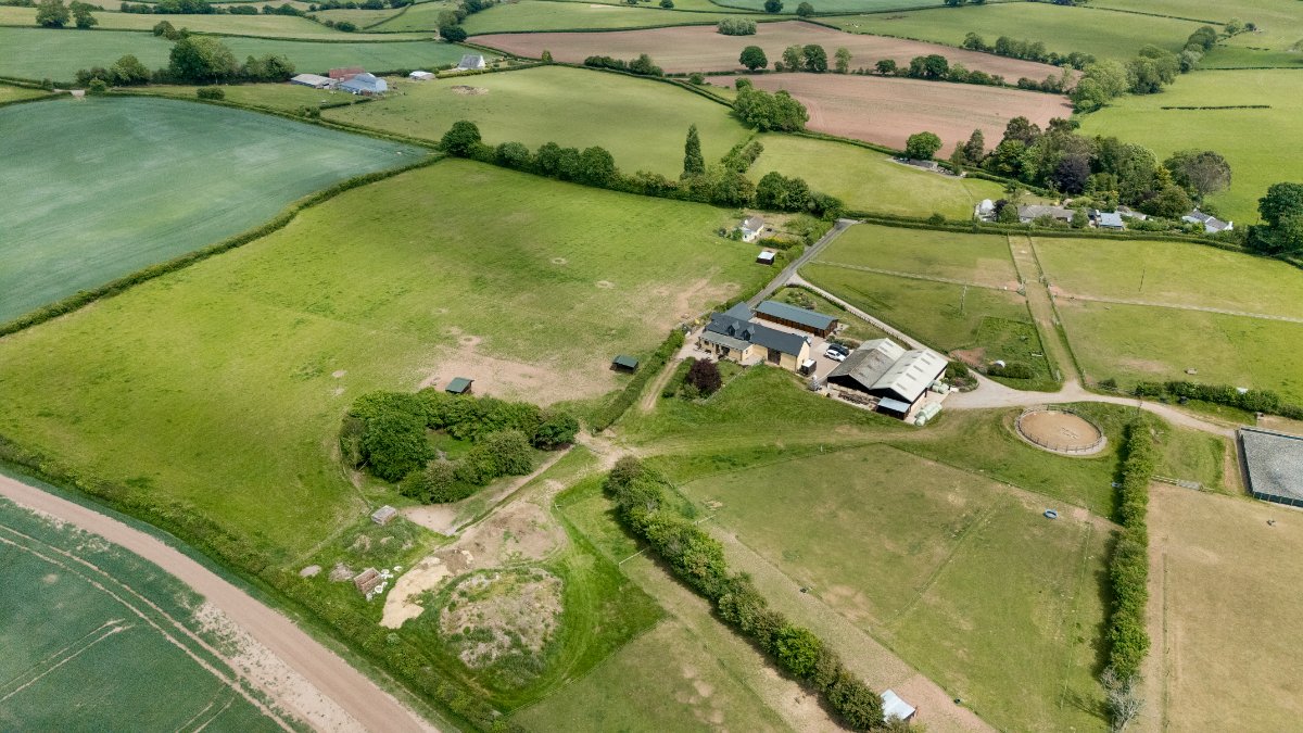 9 bedroom house, St. Weonards, Hereford HR2 - Available