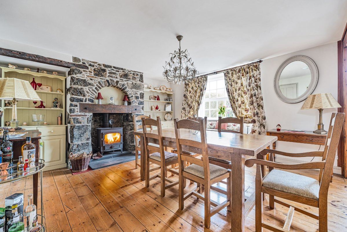 5 bedroom house, Lender Lane, Mullion TR12 - Available