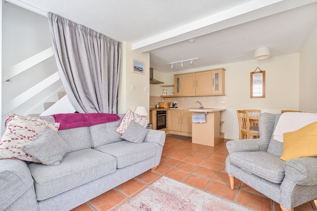 5 bedroom house, Lender Lane, Mullion TR12 - Available