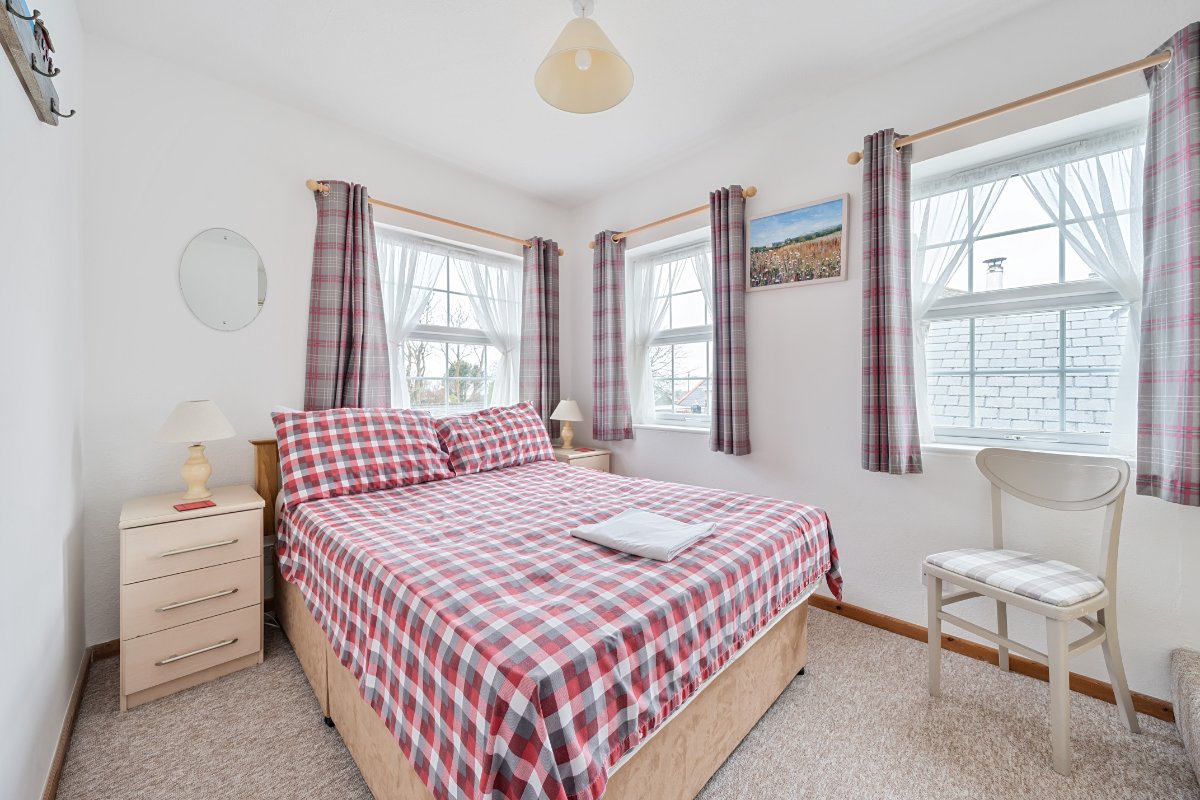 5 bedroom house, Lender Lane, Mullion TR12 - Available