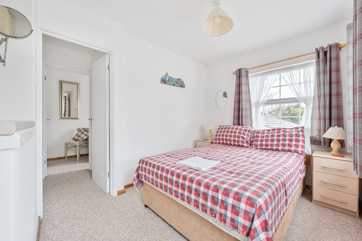 5 bedroom house, Lender Lane, Mullion TR12 - Available