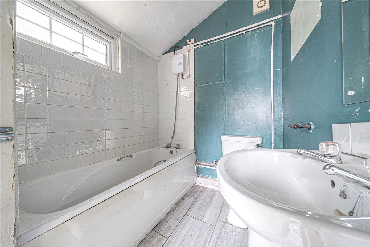  bedroom house, Thornfalcon, Taunton TA3 - Available