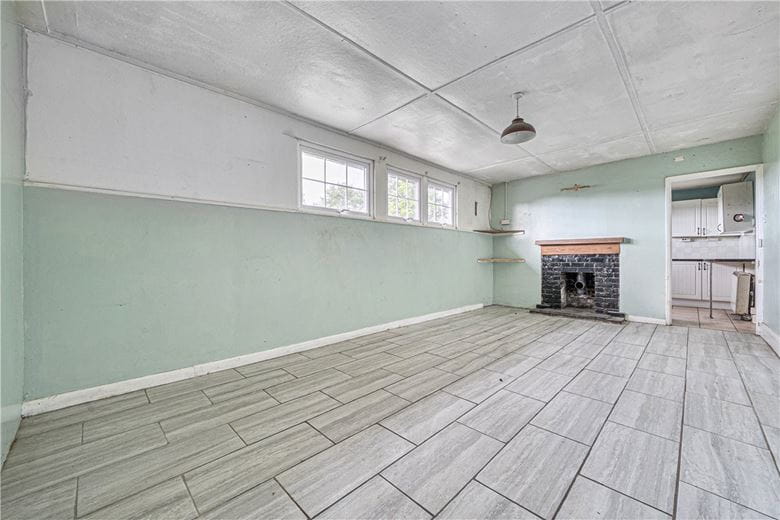  bedroom house, Thornfalcon, Taunton TA3 - Available