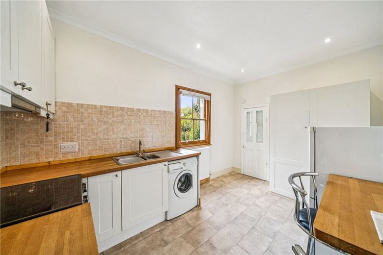 1 bedroom flat, Brodrick Road, London SW17 - Available