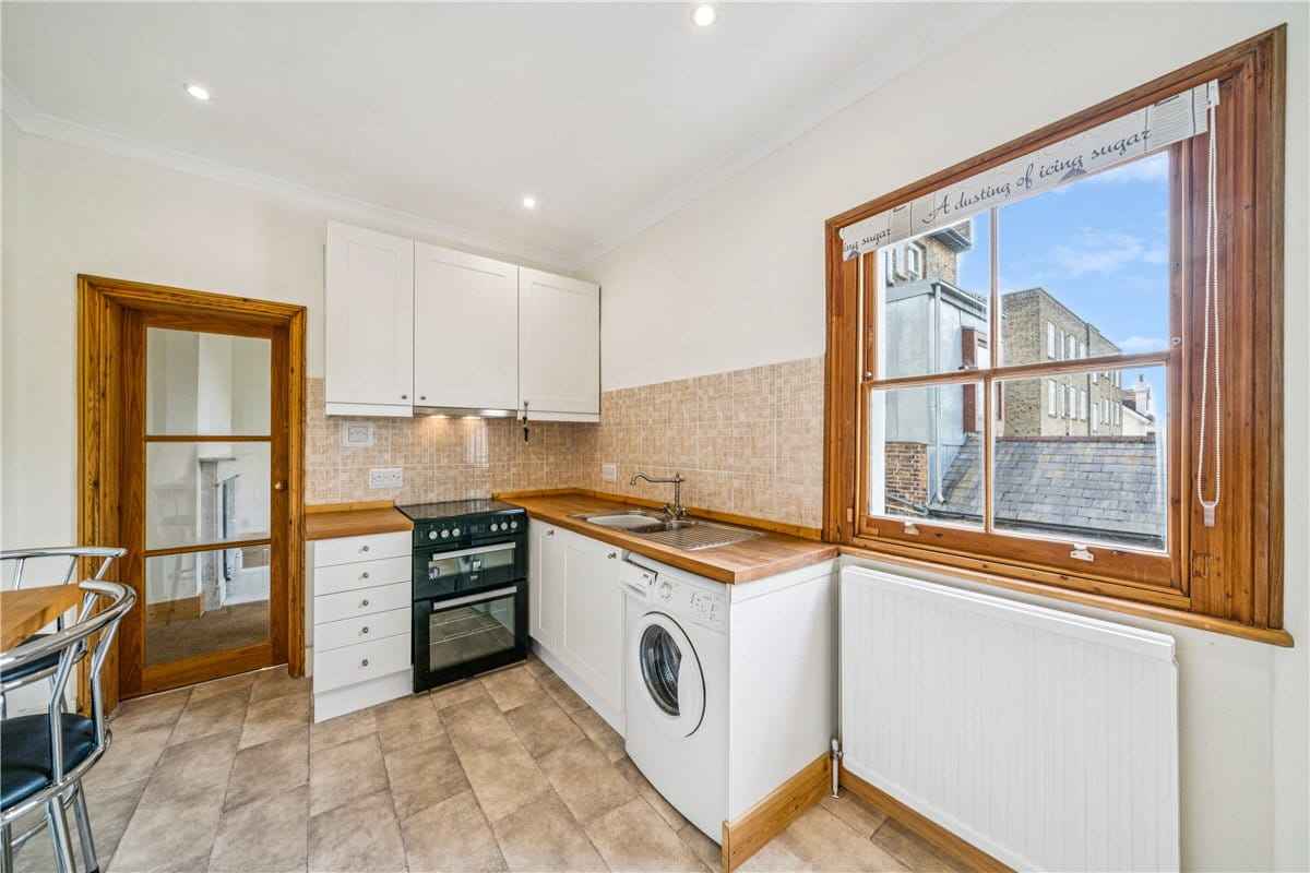 1 bedroom flat, Brodrick Road, London SW17 - Available