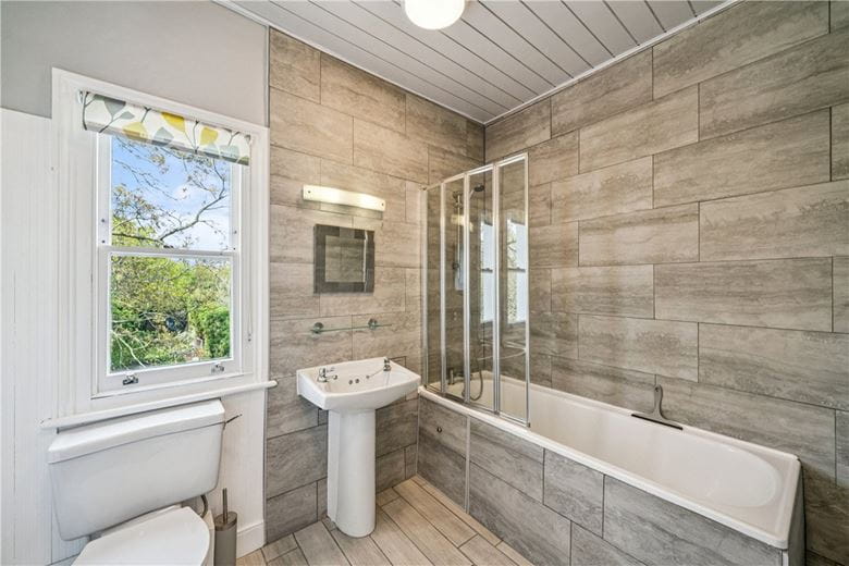 1 bedroom flat, Brodrick Road, London SW17 - Available