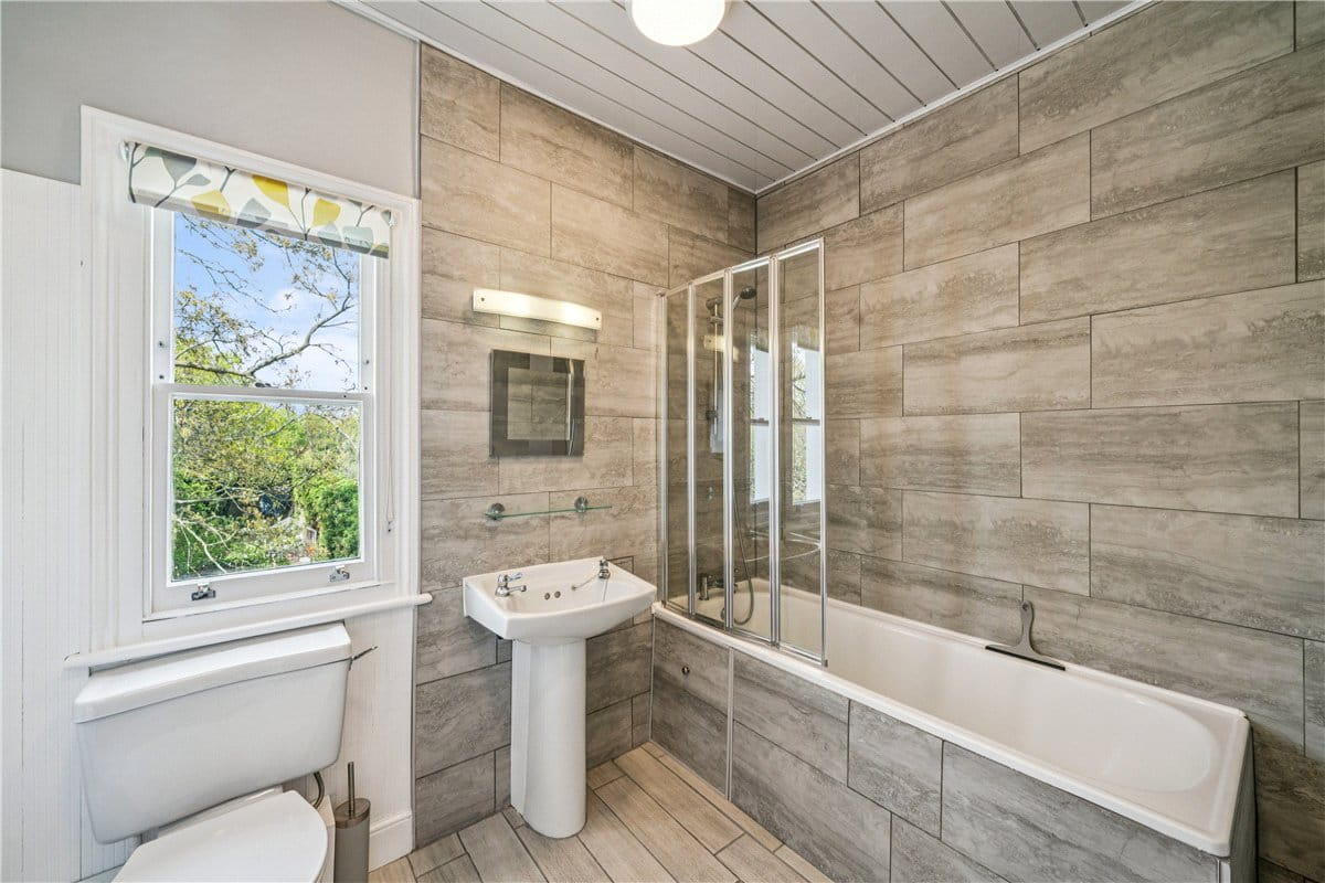 1 bedroom flat, Brodrick Road, London SW17 - Available