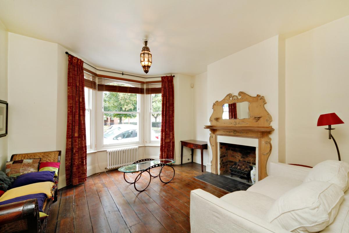 1 bedroom flat, Cabul Road, London SW11