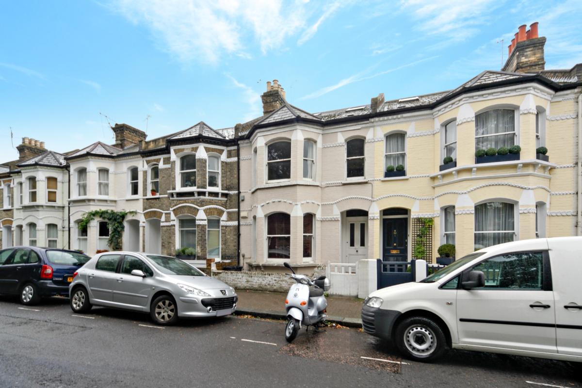 1 bedroom flat, Cabul Road, London SW11