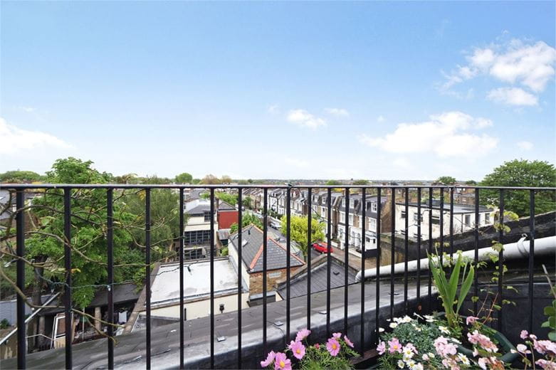 2 bedroom flat, Trinity Road, London SW17