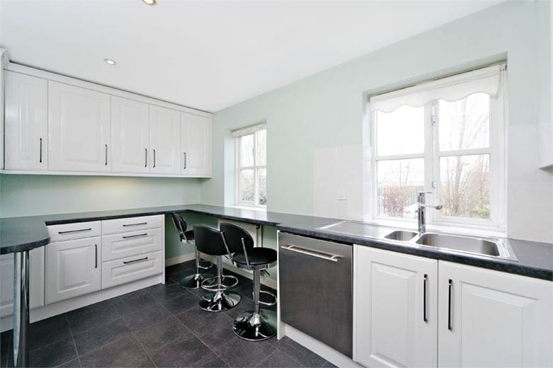 3 bedroom house, Bevin Square, London SW17 - Available