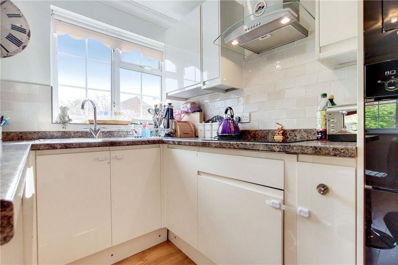 2 bedroom flat, St. Peter's Close, London SW17