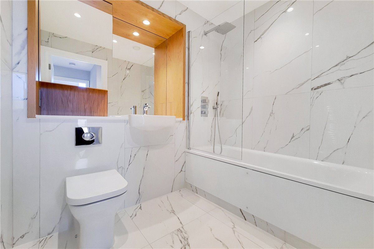 2 bedroom flat, Greyhound Parade, Wimbledon Grounds, London SW17