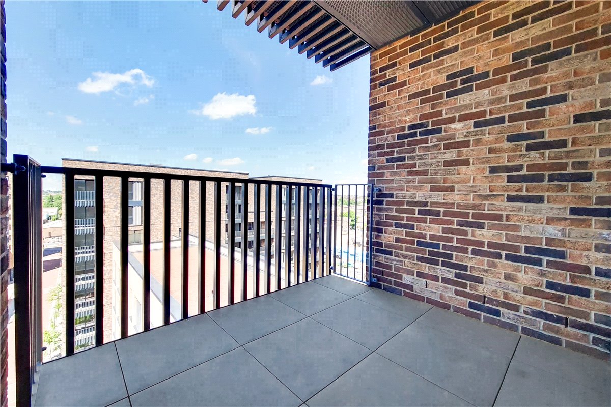 2 bedroom flat, Greyhound Parade, Wimbledon Grounds, London SW17