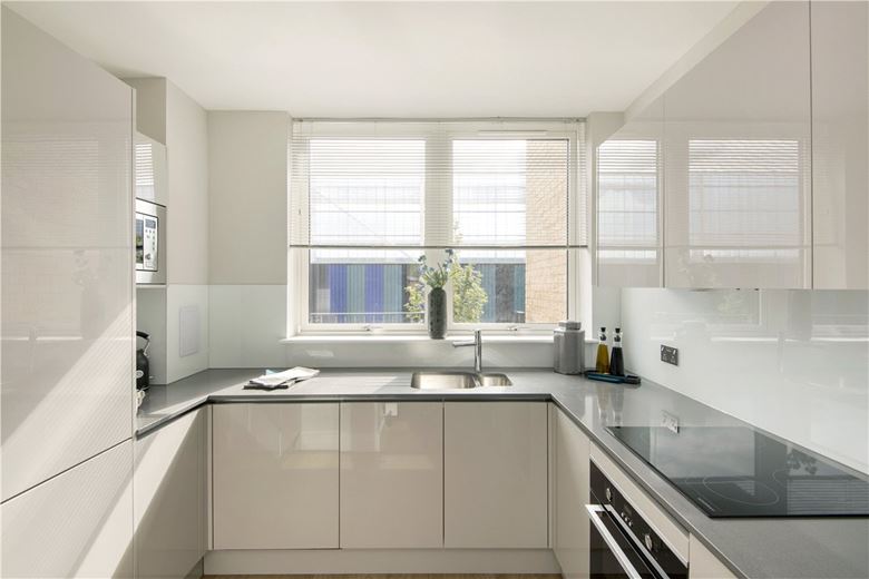 3 bedroom maisonette, Greyhound Parade, Wimbledon Grounds, London SW17 - Available