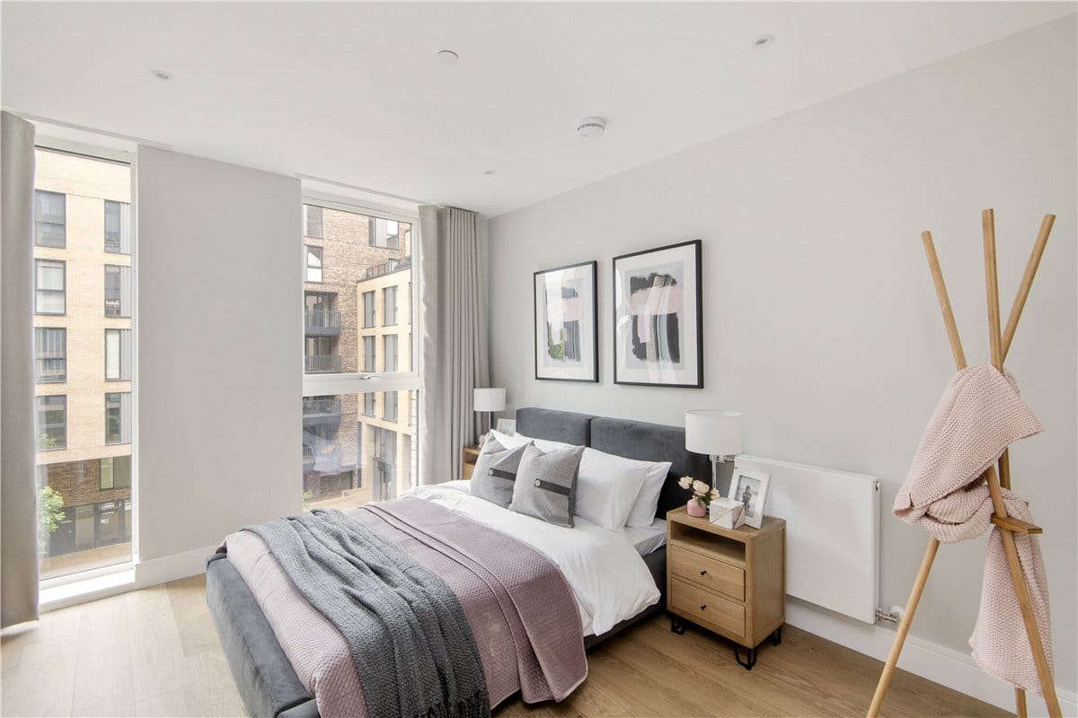 2 bedroom flat, Greyhound Parade, Wimbledon Grounds, London SW17 - Available