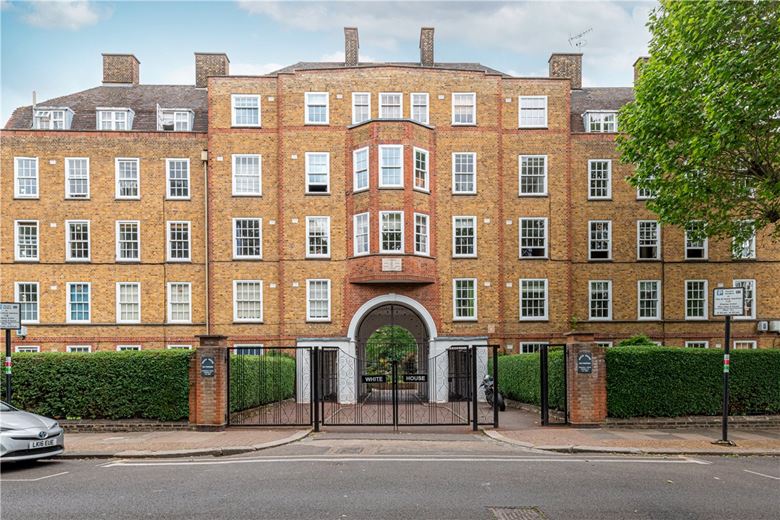 2 bedroom flat, Vicarage Crescent, London SW11