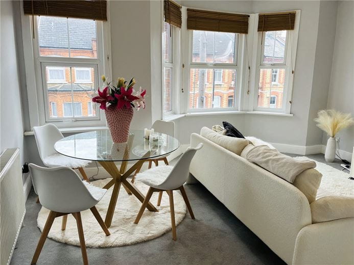 2 bedroom flat, Glenelg Road, London SW2 - Available